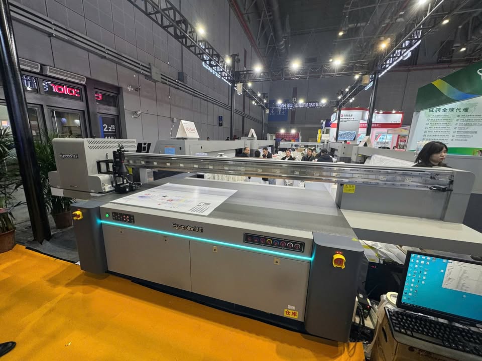 may-in-uv-eyecolor-2513